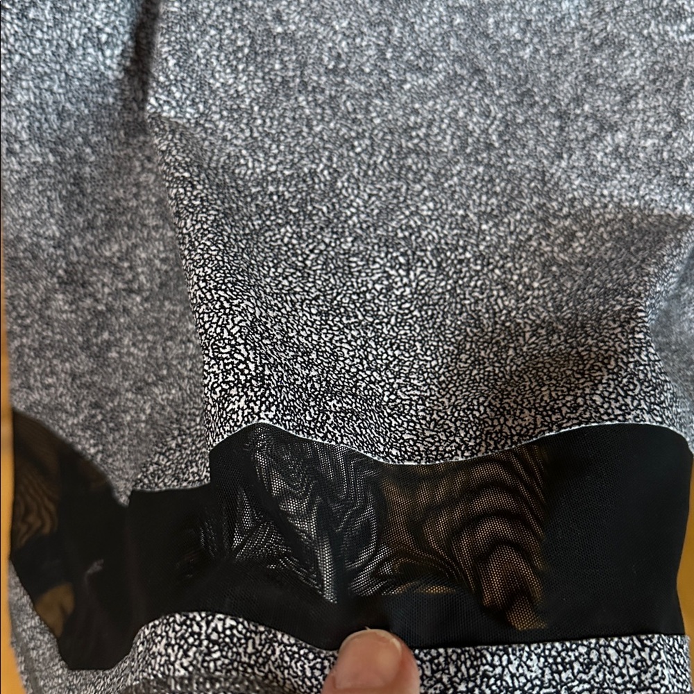 Lululemon Swiftly Tech Racerback 8 Gray & Black Tank - Picture 4 of 6